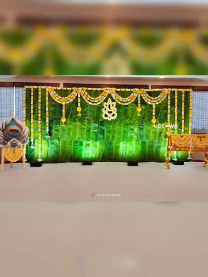 The full view of the traditional banana leaf stage setup.
