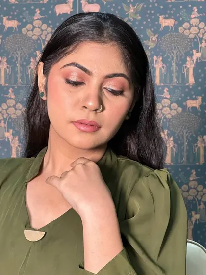 Another angle of this beautiful soft glam. It's about looking polished and put-together while still feeling like yourself.