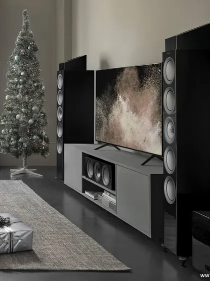 This festive season, KEF products elevate your home’s ambiance with exceptional audio performance. This powerful home theater setup, complete with a Christmas tree, is ready to bring extraordinary clarity and depth to your holiday movies.
