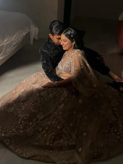 Another sweet moment from the couple's shoot. Her natural-looking makeup ensures she looks like herself, just a little more radiant.