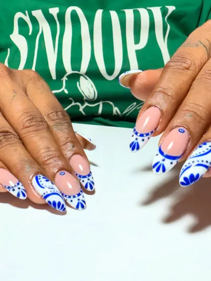 A beautiful blue and white pattern inspired by Portuguese tiles or 'azulejos'. This intricate, hand-painted design is a true testament to artistic skill.