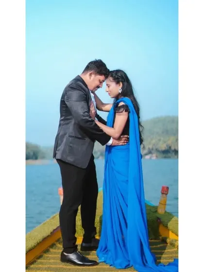 A romantic moment on a boat. Her royal blue flying saree adds a beautiful pop of color against the water.