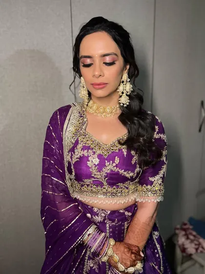Another portrait from her Lagan Lakhvanu. The makeup is flawless, enhancing her features for this important pre wedding ritual.
