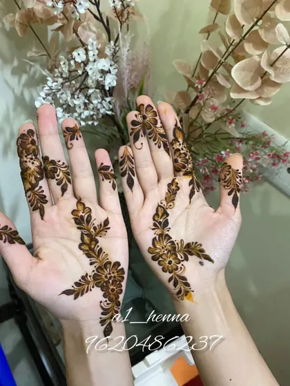 A minimal floral design that is both delicate and stylish.