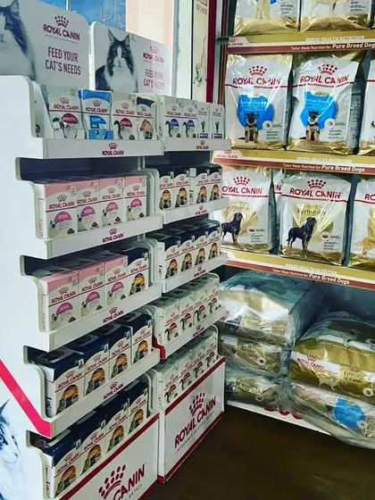 This dedicated Royal Canin display makes it easy to find the right wet and dry food for your cat's specific dietary needs.