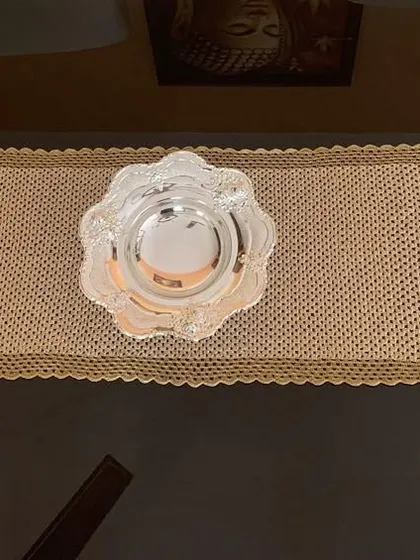 This classic runner in a solid dull gold color is simple, elegant, and versatile. It adds a touch of understated glamour to any table.
