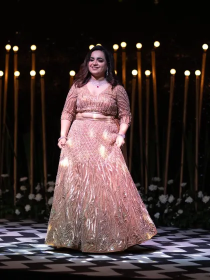 The bride takes to the dance floor. We styled her dupatta over her shoulders to ensure she could dance the night away without any hassle.