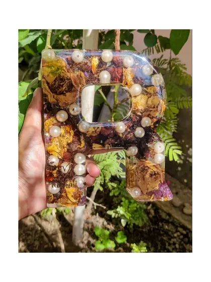 This resin letter is a perfect example of a personalized keepsake. It's a beautiful way to display an initial using flowers that hold a special meaning.