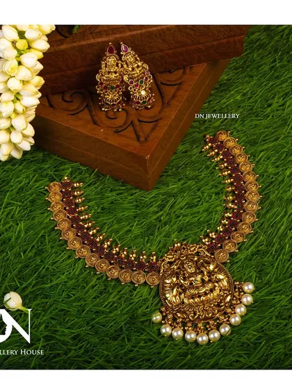 A short temple necklace with a Lakshmi pendant and pearl drops. This is a beautiful piece for a simple, traditional look.