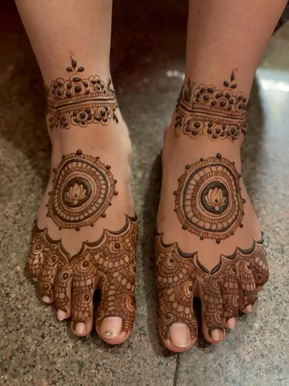 A top-down shot of the complete feet design.