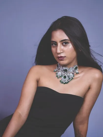 A powerful pose, showcasing the confidence that the right piece of jewellery can bring.