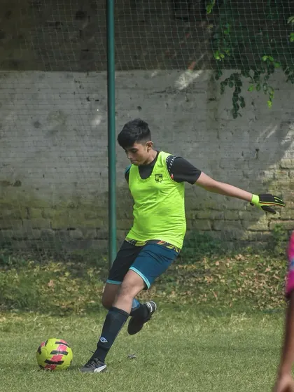 A goalkeeper kicks the ball long, launching a counter-attack.