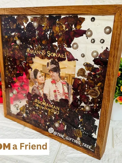 A great option for an anniversary gift, this frame preserves wedding memories in a stylish and durable way.
