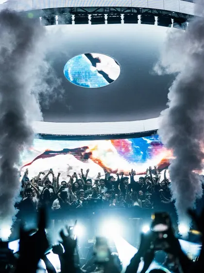 The production is about more than just lights. I use elements like CO2 cannons and pyrotechnics to punctuate the biggest drops, as seen here during the Argy NYE concert, creating moments of explosive energy.
