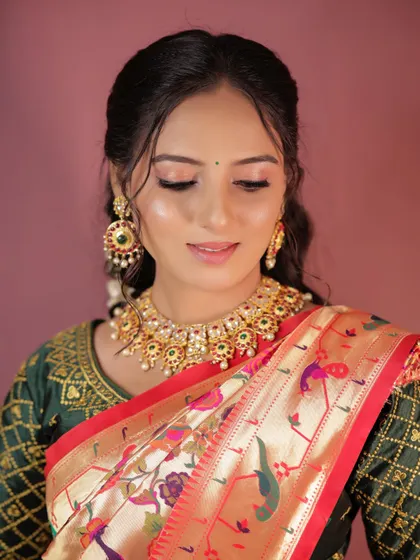 Another close-up of the simple and elegant makeup.