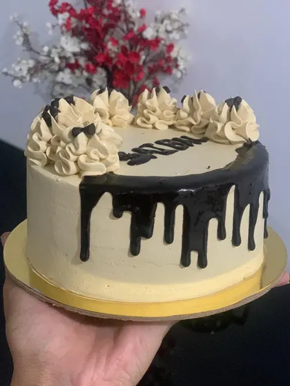A sophisticated bento cake featuring a rich coffee-flavored buttercream. The design is enhanced with a dark chocolate drip effect and elegant piping on top, perfect for a more grown-up palate.