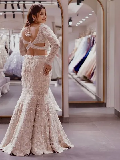 The back view of this white fish-cut lehenga is just as stunning as the front. The deep back and intricate embroidery make it a showstopper from every angle.