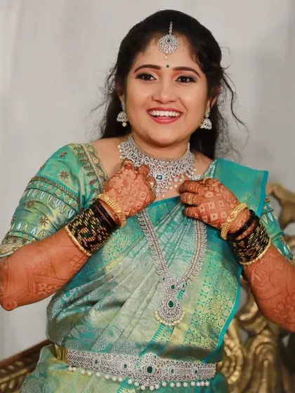 The joy on her face is infectious. She is clearly in love with her reception look, and the beautiful CZ jewellery is the perfect finishing touch.