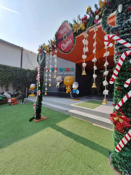 Our outdoor entrance area gets a festive makeover for a Christmas celebration.