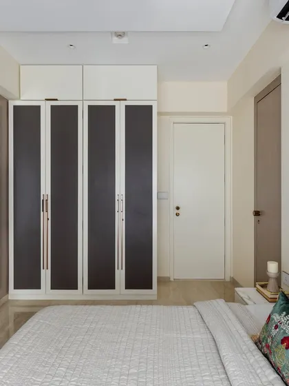 The full view of the guest bedroom with the Statuario marble bed back, showcasing a welcoming and grand space for visitors.