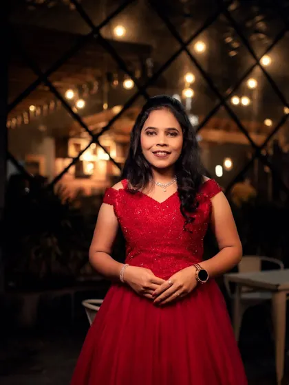 A beautiful solo portrait of the bride-to-be. Her off-shoulder red ball gown with its detailed bodice is both elegant and eye-catching.