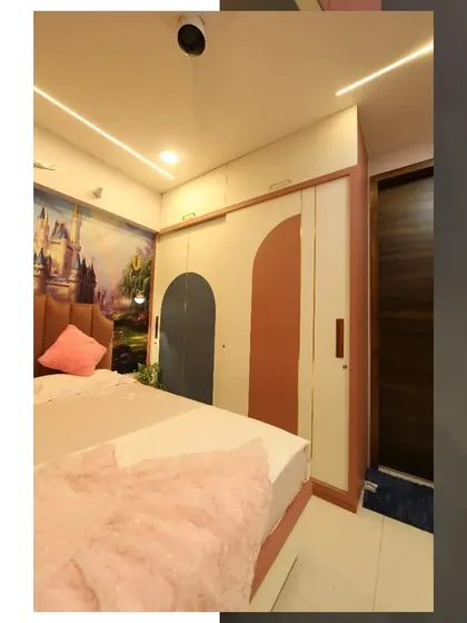 The wardrobe in the princess room features sliding doors with modern arched patterns, providing ample storage while saving space.