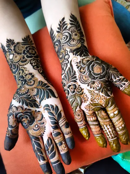 A close-up of the bold, dark leafy design, showing the beautiful details.