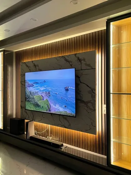 The final TV panel, perfectly matching the 3D render. It features a large screen, soundbar, and illuminated display cabinets, all set against a backdrop of marble and wooden flutes.
