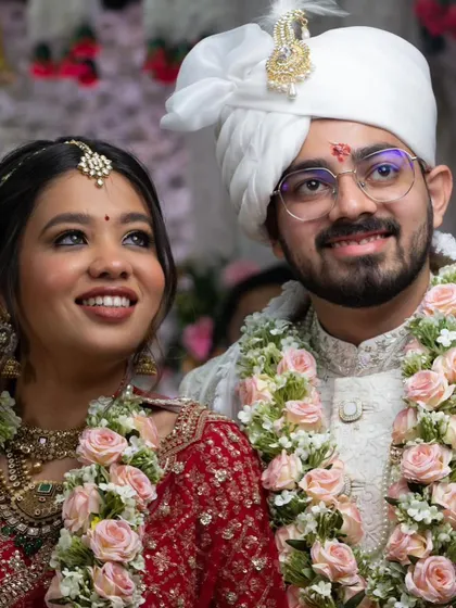 A beautiful candid of Riya and her husband during the ceremony. Her natural makeup look is perfect, letting her happiness shine through.