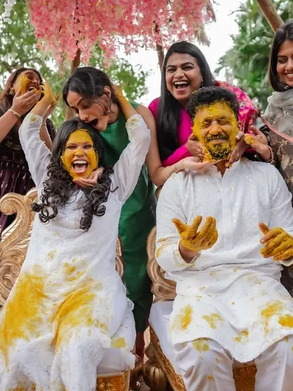 A Haldi ceremony that turned into a full-blown party. We love when celebrations are this energetic, allowing us to capture incredibly fun and dynamic candid shots.