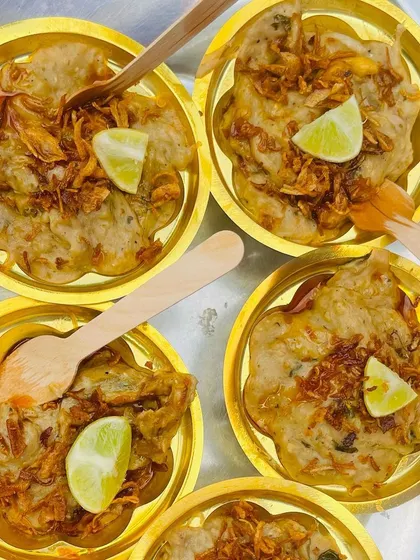 Our delicious Haleem, served in individual portions. Topped with crispy fried onions and a wedge of lime, this rich and savory dish is a festive specialty.
