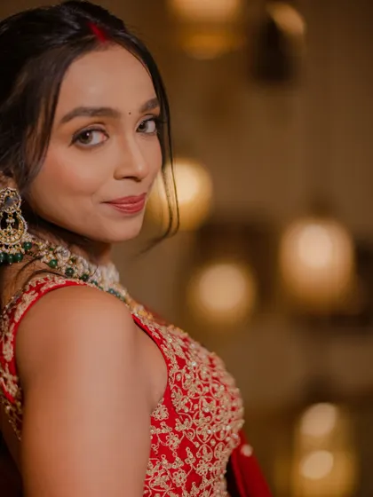 A classic, close-up bridal portrait that radiates grace and confidence. We work to make our brides feel comfortable and beautiful, capturing their essence in timeless, elegant photographs.