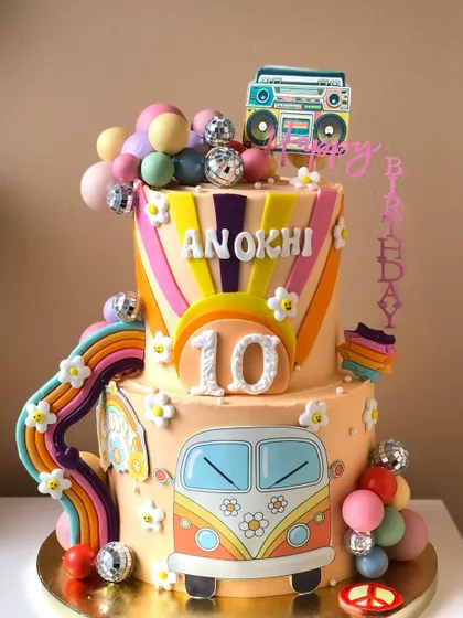 Another angle of the vibrant retro-themed cake.