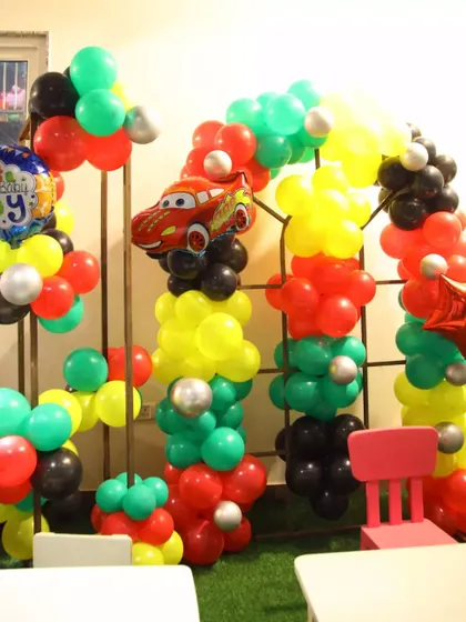 Indoor decorations for a Cars party, featuring a smaller balloon arch with a Lightning McQueen foil balloon. I can adapt any theme for our indoor or outdoor spaces.