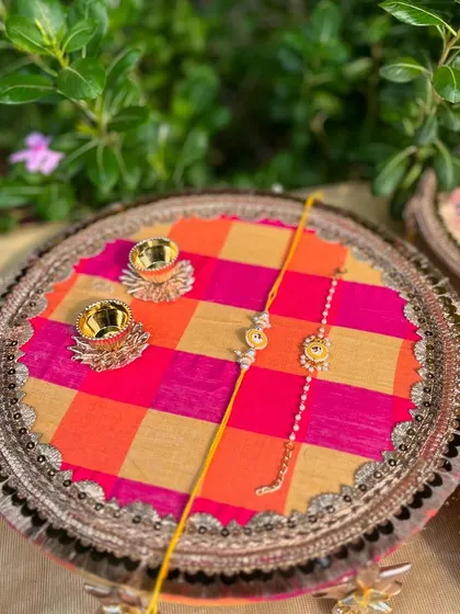 The vibrant checkered Rakhi thal, a perfect centerpiece for your Raksha Bandhan celebrations.