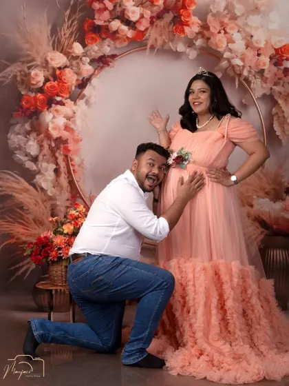 A fun and joyful shot! The dad-to-be's excited expression as he listens to the bump is priceless and adds a touch of humor to the session.