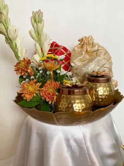 The complete urli hamper setup with accompanying lotus diyas. This is a classic and graceful gift that honors festive traditions while feeling fresh and modern.