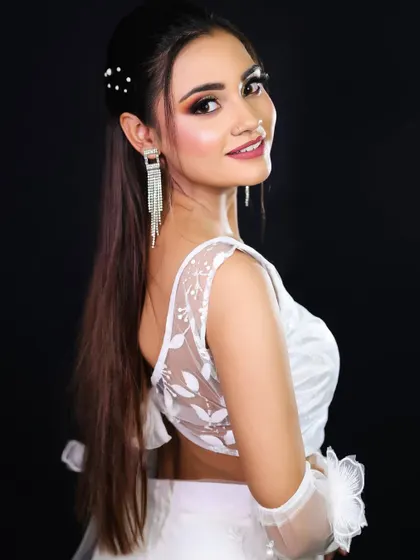 A smiling portrait that captures the fresh and radiant feel of this party look.