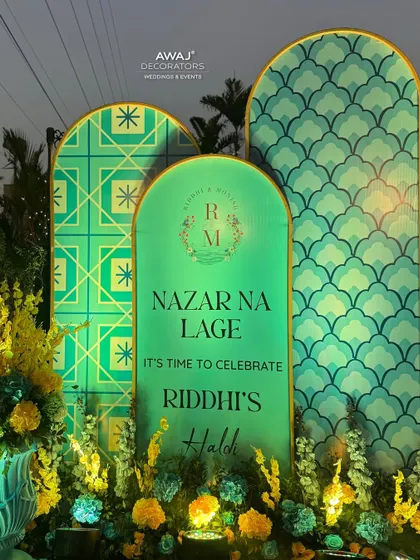 The "Nazar Na Lage" sign glowing under the evening lights, a heartfelt and traditional wish for the bride-to-be.