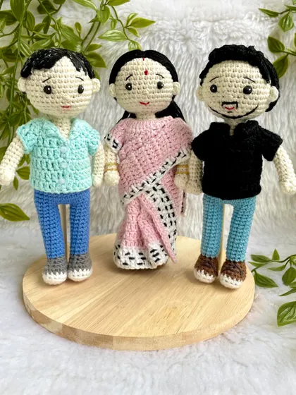 I was so happy to create this family replica for a wonderful customer. It’s such a special feeling to capture a family’s bond in crochet, from the mother’s beautiful Mekhela Sador to the father and son’s outfits. These dolls are more than toys; they are keepsakes of precious moments.