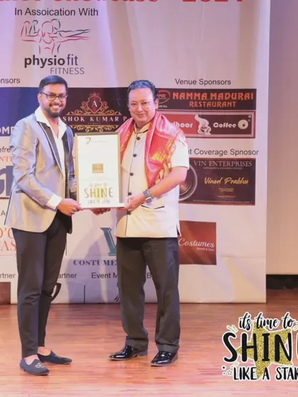 Presenting a token of appreciation to a guest at our student showcase.