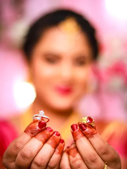 A duplicate of 162, a creative shot focusing on the engagement rings.