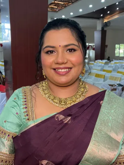 Minimal makeup has never looked better. This unedited photo shows a full view of the subtle yet beautiful makeup for this bride's special day.