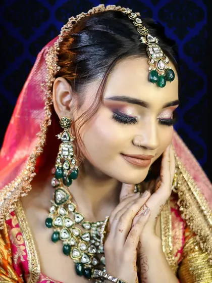 A soft and romantic bridal look with a focus on glowing skin and delicate pink tones. This style is perfect for the modern bride.