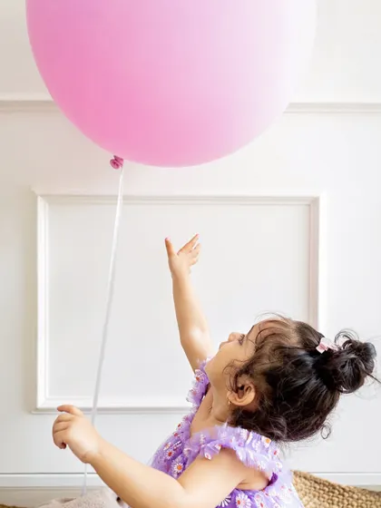A simple prop like a big pink balloon can bring so much wonder and joy to a toddler photoshoot. These shots are full of curiosity and fun.