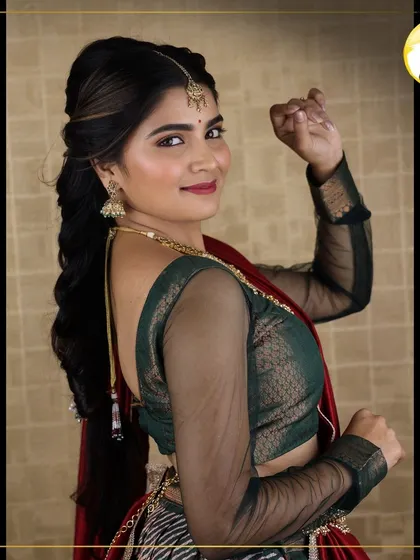 This angle showcases the beautiful hairstyle that completes the bridal look, along with the flawless makeup on her side profile. The maang tikka and earrings are perfectly highlighted.