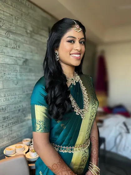 A beautiful Tamil bride radiating elegance. She trusted me completely with her look, and we created a soft glam style that made her feel like a princess.