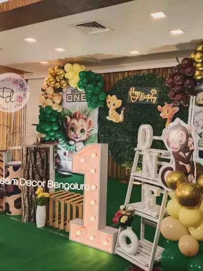 A little guest enjoying the jungle-themed setup. The low props and green carpet make it an inviting space for kids.