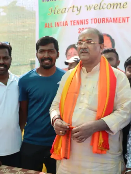 A photo with Shree Aravind Limbavali and our team during the tournament inauguration. It is wonderful to have the support of community leaders for our sporting events.