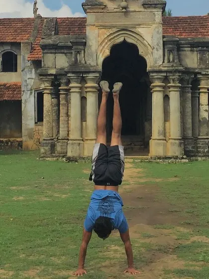 A handstand during my 1500 km cycling trip across Sri Lanka. I find opportunities to move and challenge my body wherever I go.